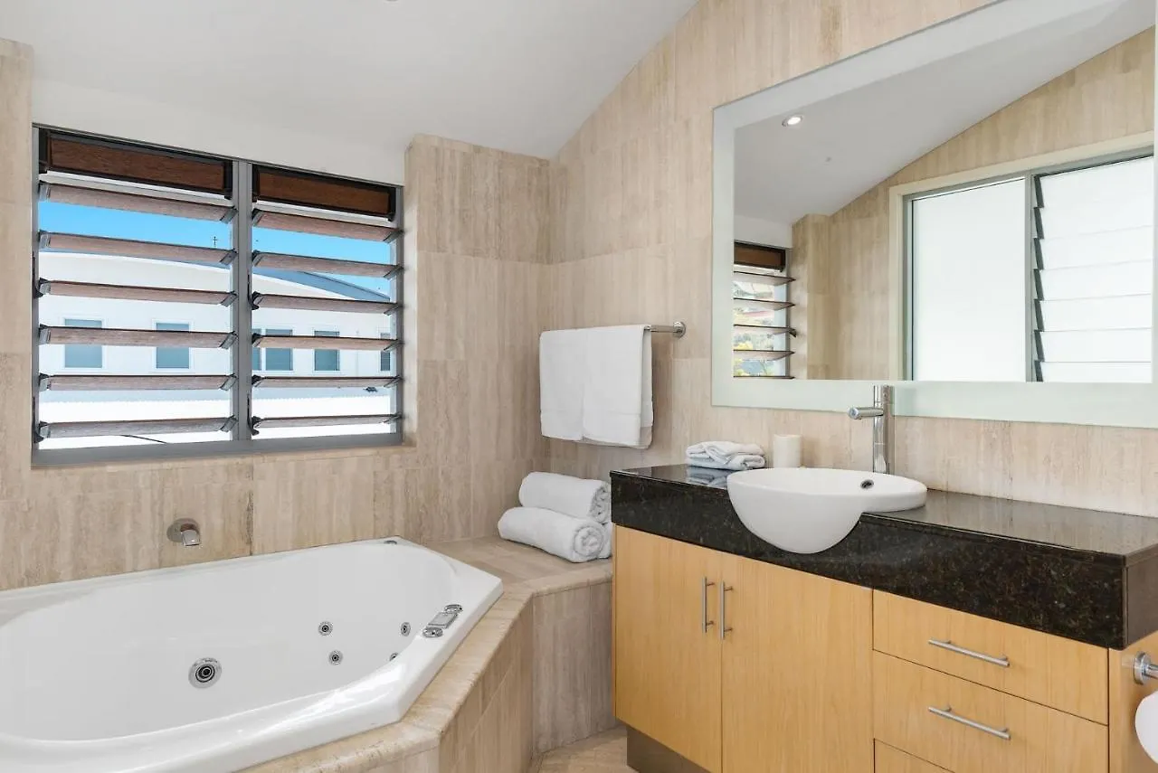 Jades On Lawson 1 Daire Byron Bay